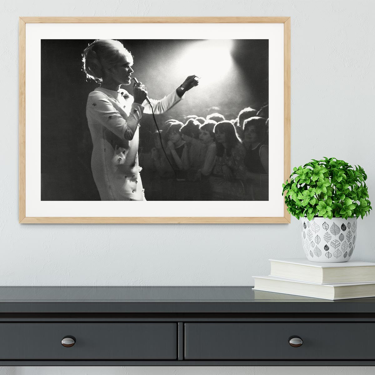 Dusty Springfield in the light Framed Print - Canvas Art Rocks - 3