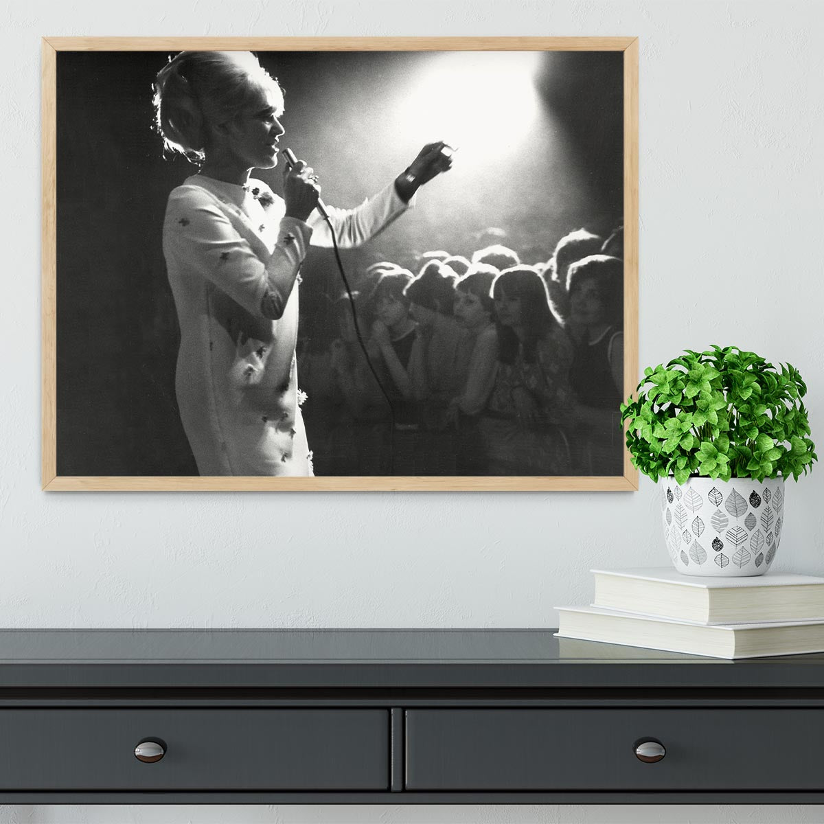 Dusty Springfield in the light Framed Print - Canvas Art Rocks - 4