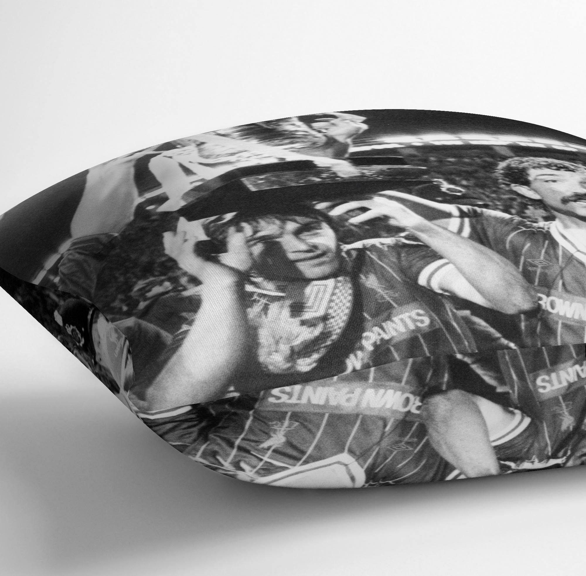 Kenny Dalglish and Graeme Souness with the Milk Cup trophy Cushion - Canvas Art Rocks - 3