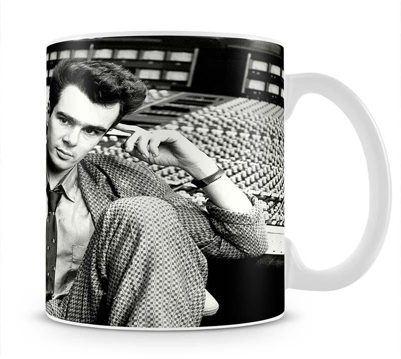 Nik Kershaw in a studio Mug - Canvas Art Rocks - 1