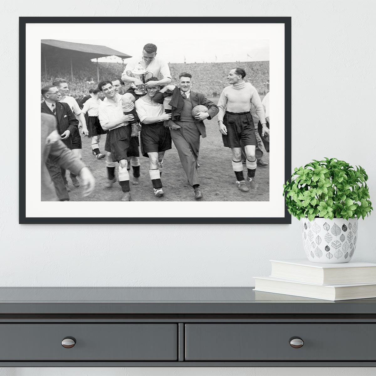 1946 FA Cup final at Wembley Charlton Athletic v Derby County Framed Print - Canvas Art Rocks - 1