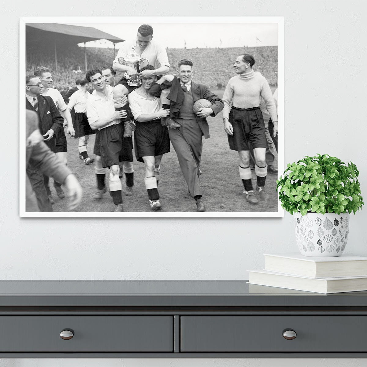 1946 FA Cup final at Wembley Charlton Athletic v Derby County Framed Print - Canvas Art Rocks -6