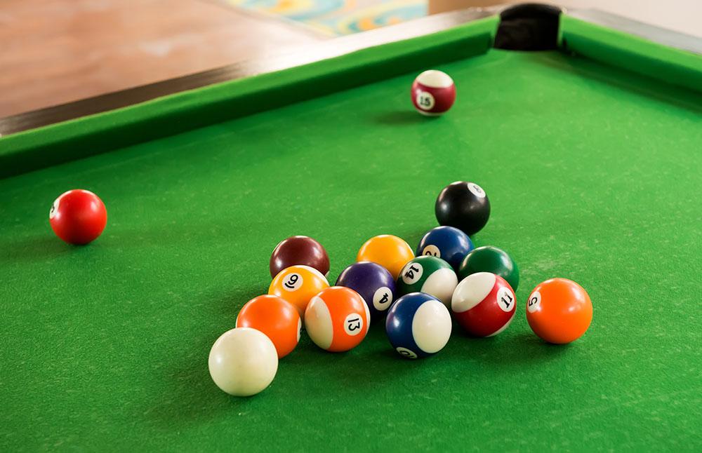 Billiard balls composition Wall Mural Wallpaper - Canvas Art Rocks - 1