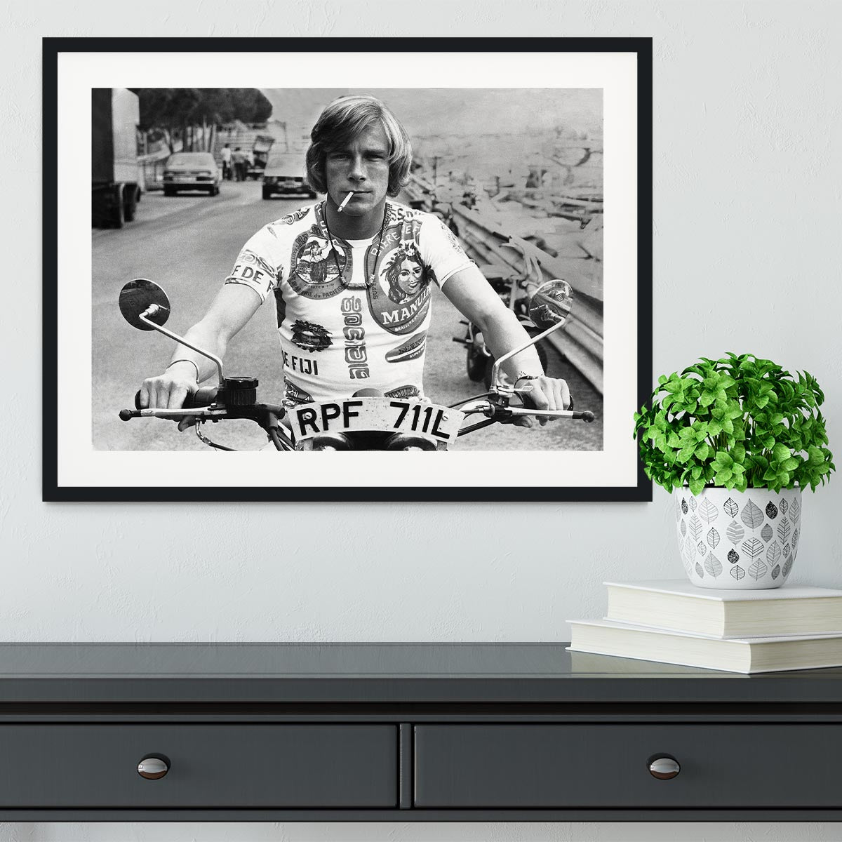 British racing driver James Hunt Framed Print - Canvas Art Rocks - 1