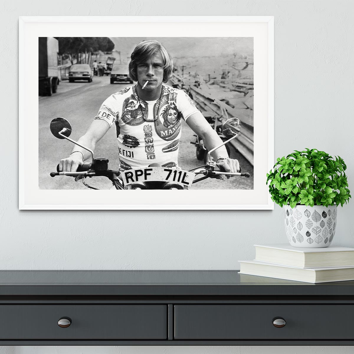 British racing driver James Hunt Framed Print - Canvas Art Rocks - 5