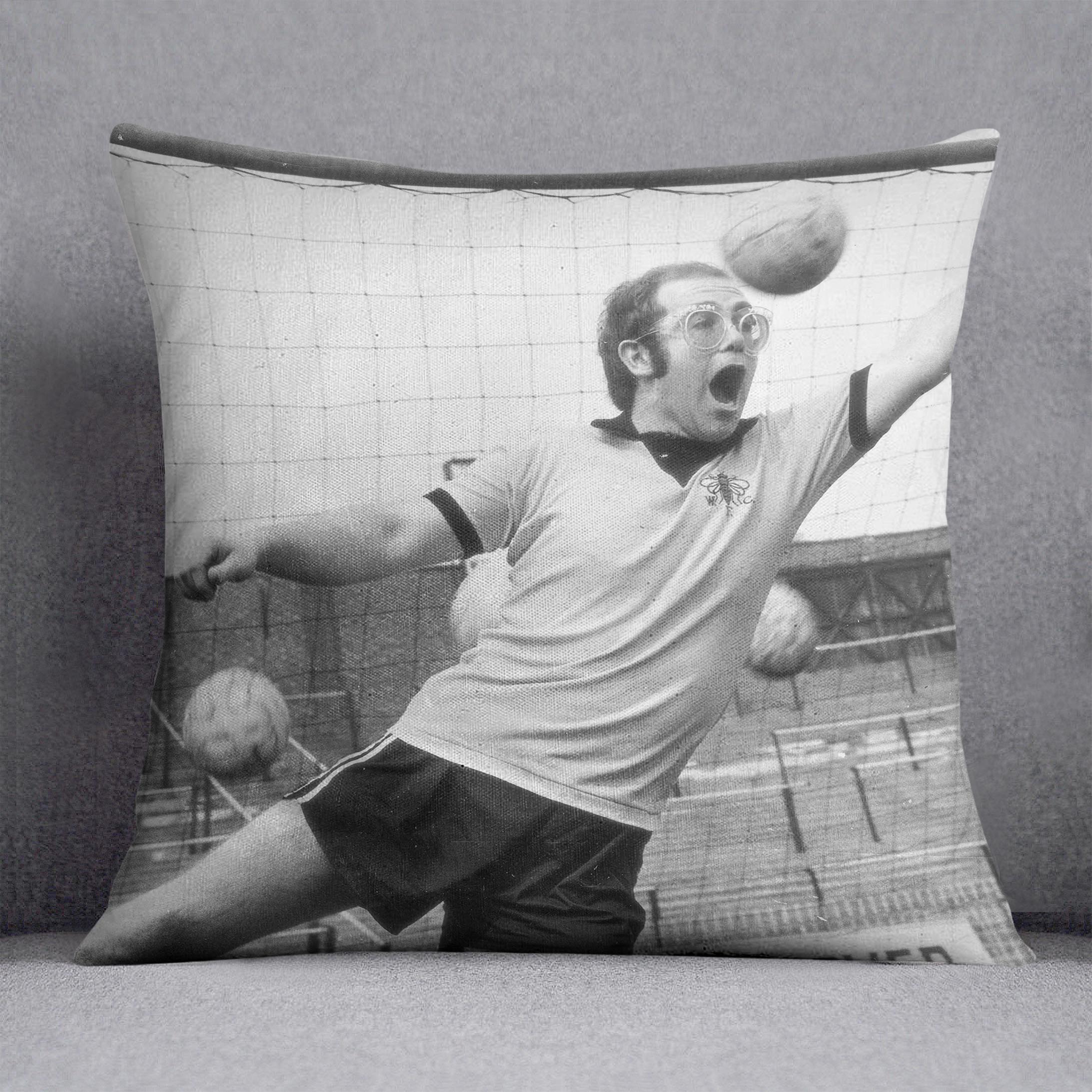 Elton John in goal Cushion - Canvas Art Rocks - 1