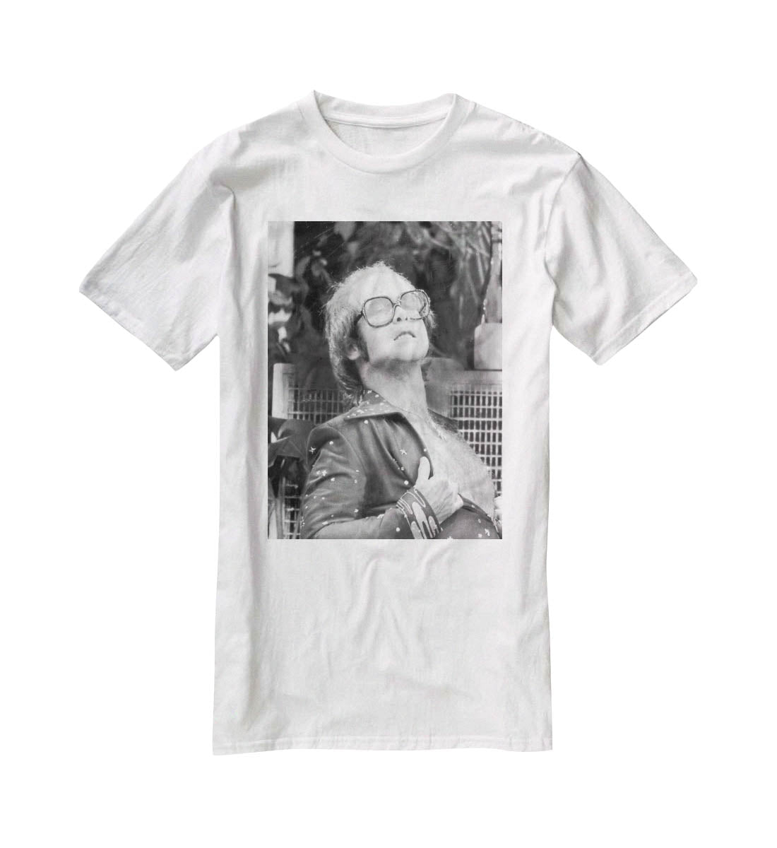 Elton John onstage 1975 T-Shirt - Canvas Art Rocks - 5
