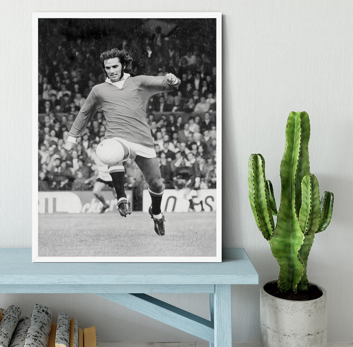 George Best Manchester United in 1971 Framed Print - Canvas Art Rocks -6