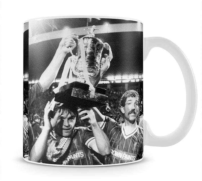 Kenny Dalglish and Graeme Souness with the Milk Cup trophy Mug - Canvas Art Rocks - 1