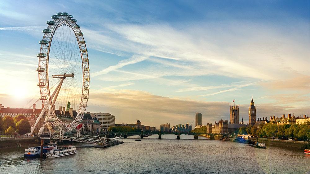 London morning sunrise Wall Mural Wallpaper - Canvas Art Rocks - 1