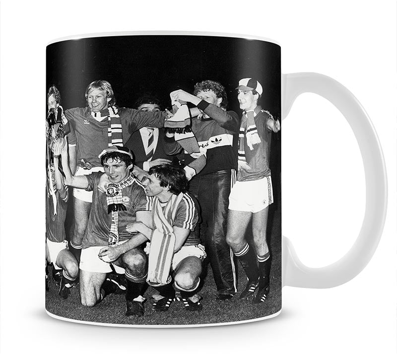 Manchester Utd Players With FA Cup 1983 Mug - Canvas Art Rocks - 1