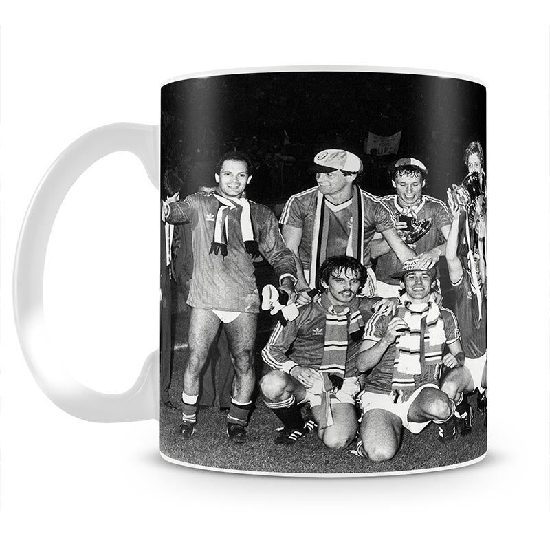 Manchester Utd Players With FA Cup 1983 Mug - Canvas Art Rocks - 1