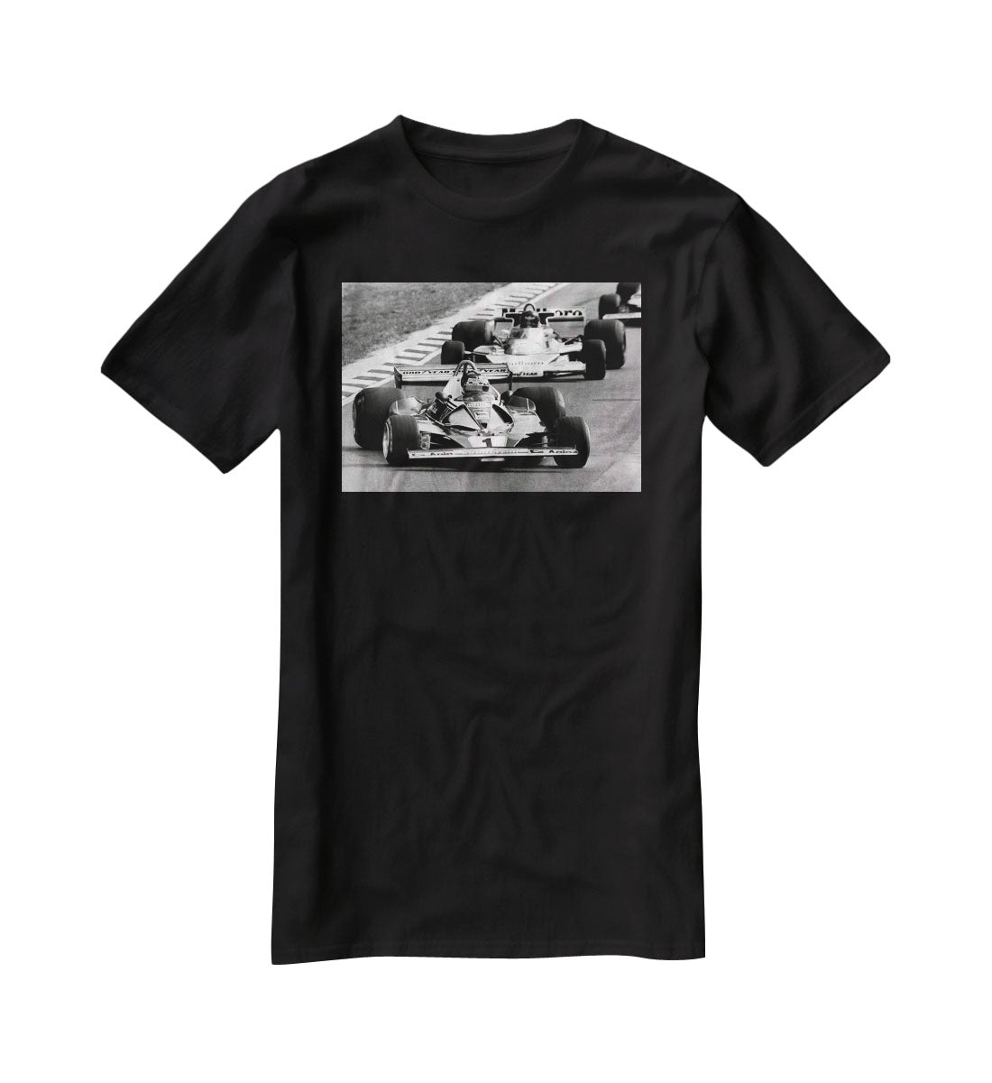 Niki Lauda leads James Hunt in the British Grand Prix 1976 T-Shirt - Canvas Art Rocks - 1