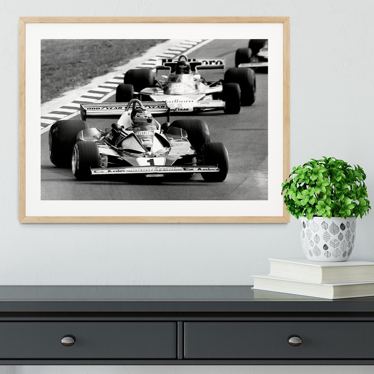 Niki Lauda leads James Hunt in the British Grand Prix 1976 Framed Print - Canvas Art Rocks - 3