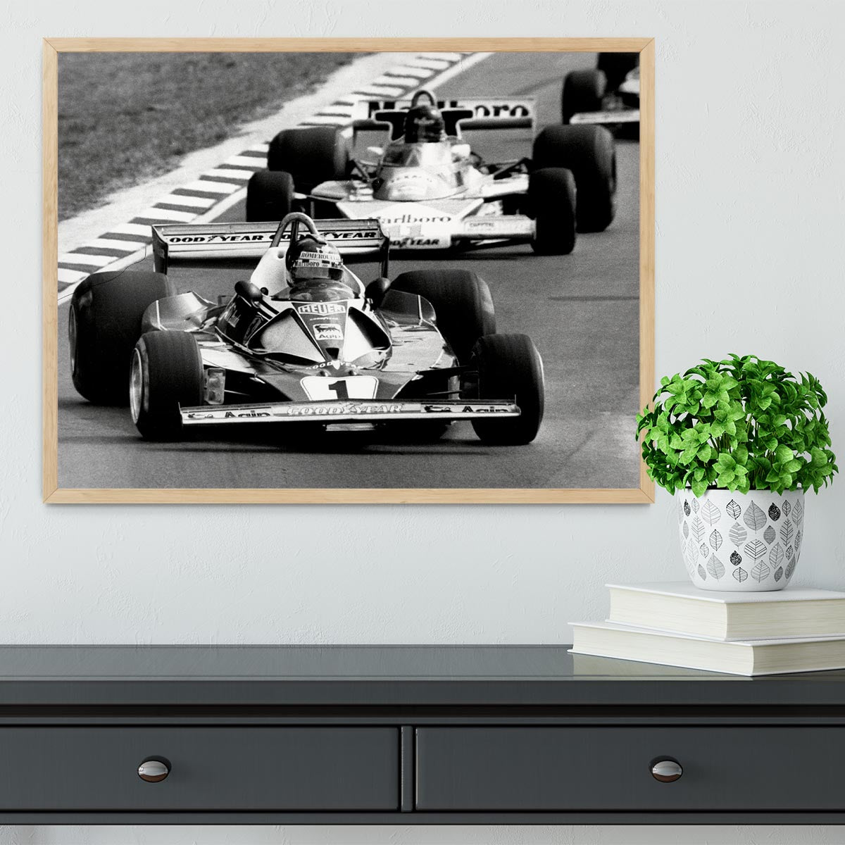 Niki Lauda leads James Hunt in the British Grand Prix 1976 Framed Print - Canvas Art Rocks - 4