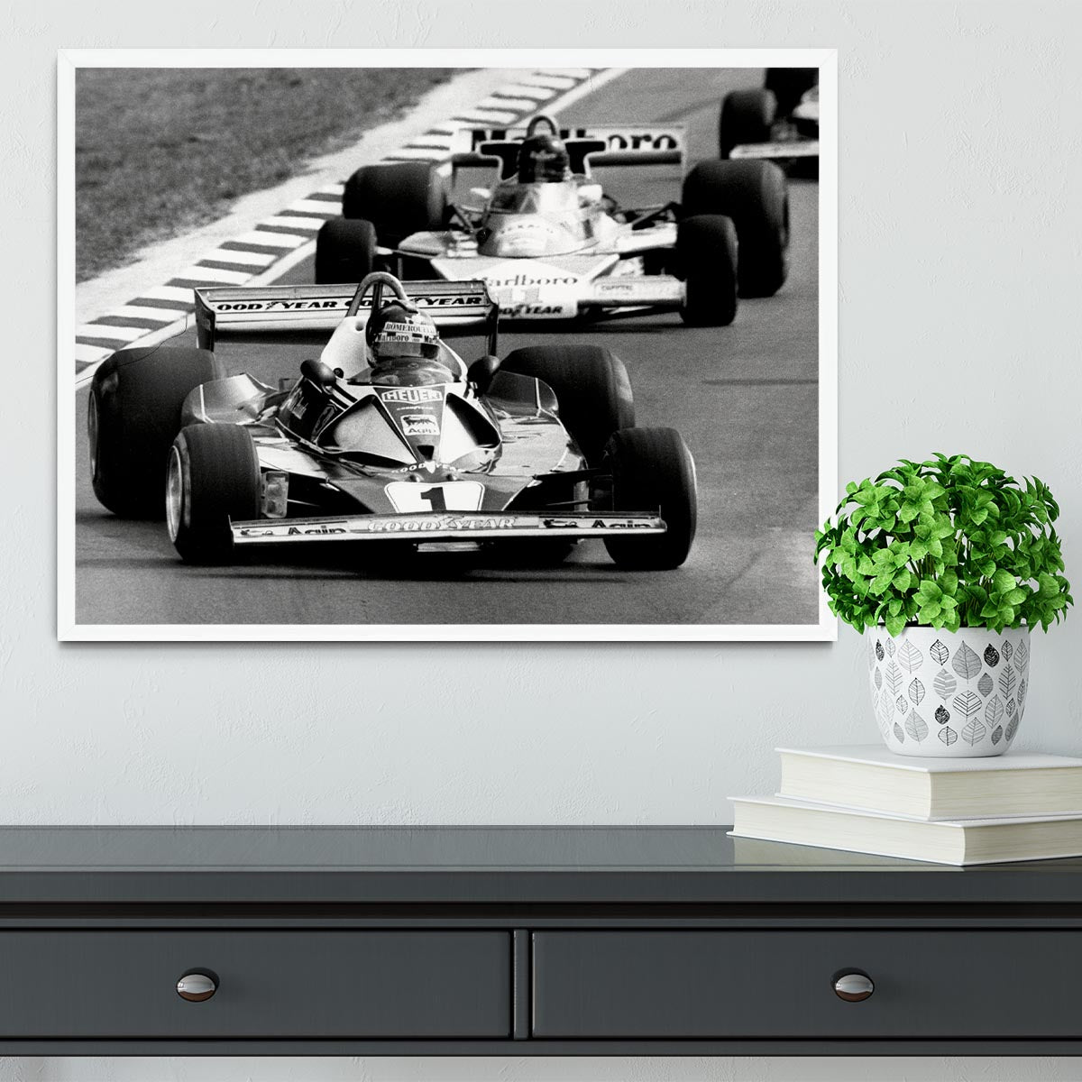Niki Lauda leads James Hunt in the British Grand Prix 1976 Framed Print - Canvas Art Rocks -6