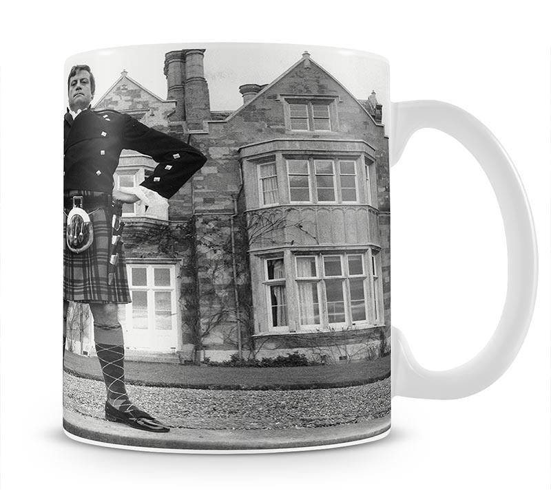 Oliver Reed in a kilt Mug - Canvas Art Rocks - 1