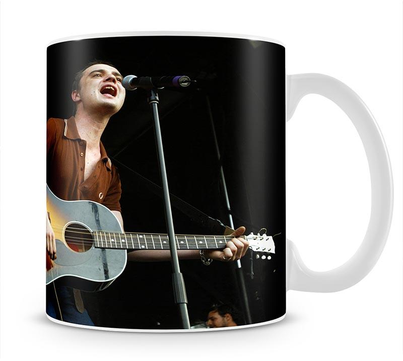 Pete Doherty on stage 2005 Mug - Canvas Art Rocks - 1