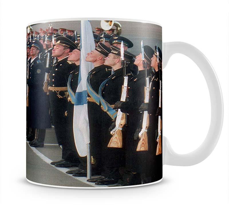 Queen Elizabeth II inspecting the guard of honour in Moscow Mug - Canvas Art Rocks - 1