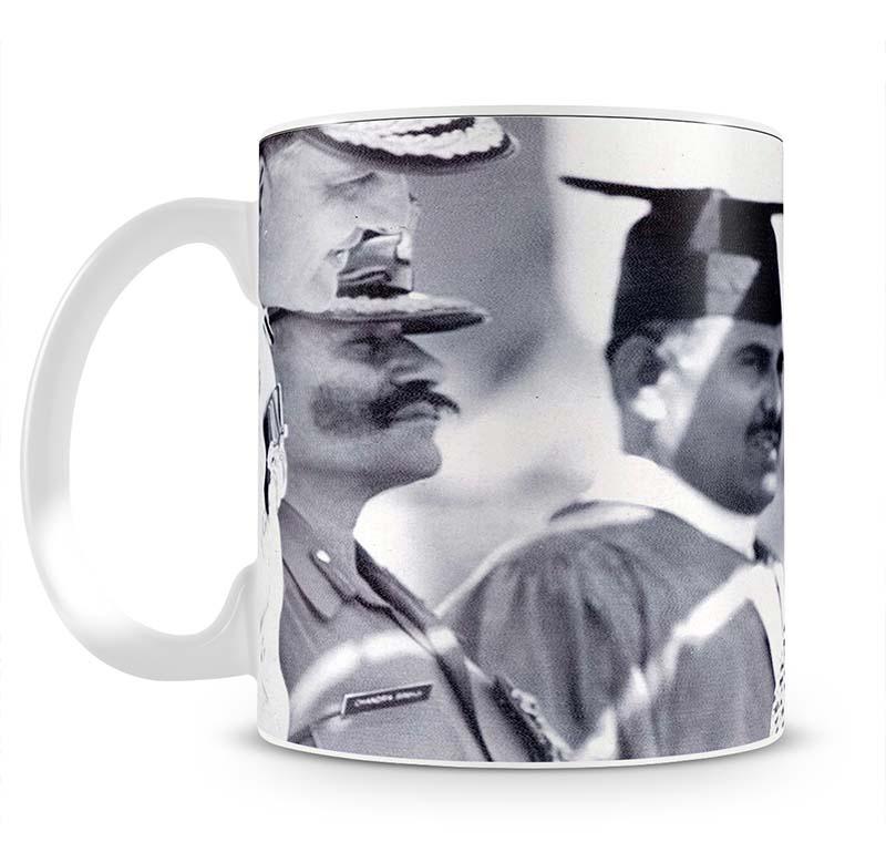 Queen Elizabeth II laughing during her tour of India Mug - Canvas Art Rocks - 2