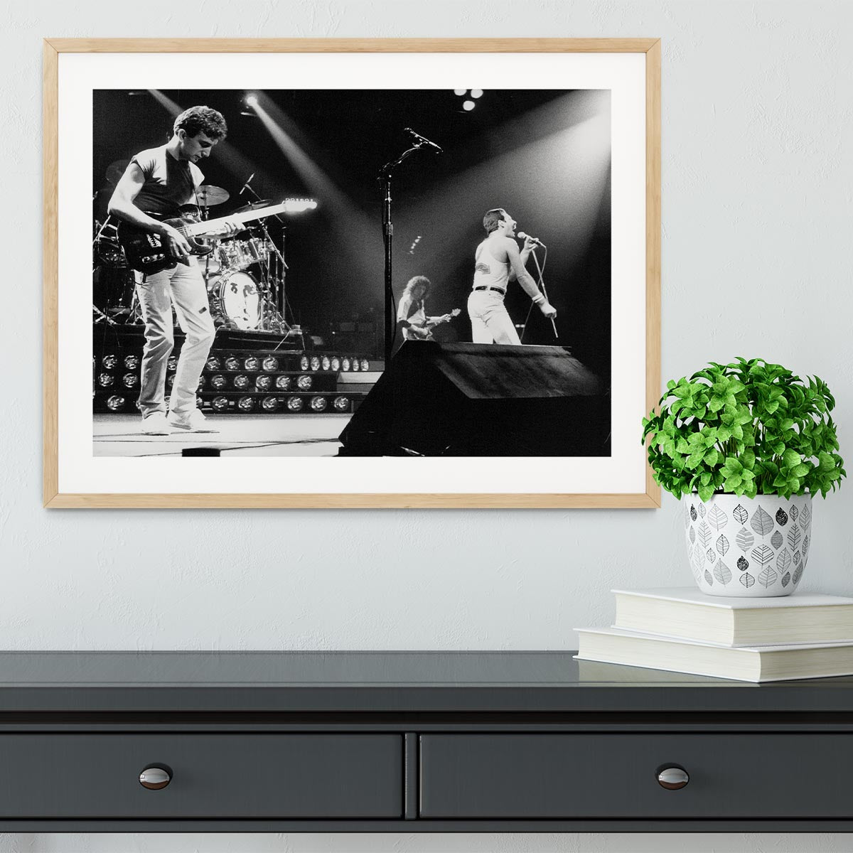 Queen Live On Stage Framed Print - Canvas Art Rocks - 3
