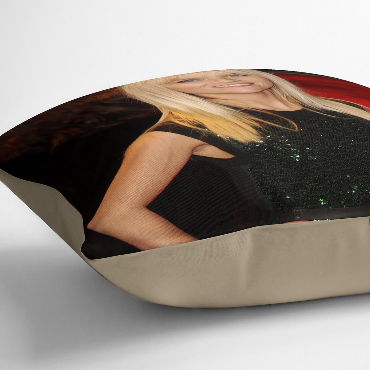 Reese Witherspoon Red Carpet Cushion