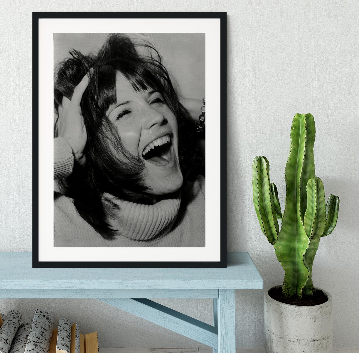 Sandie Shaw laughing Framed Print - Canvas Art Rocks - 1