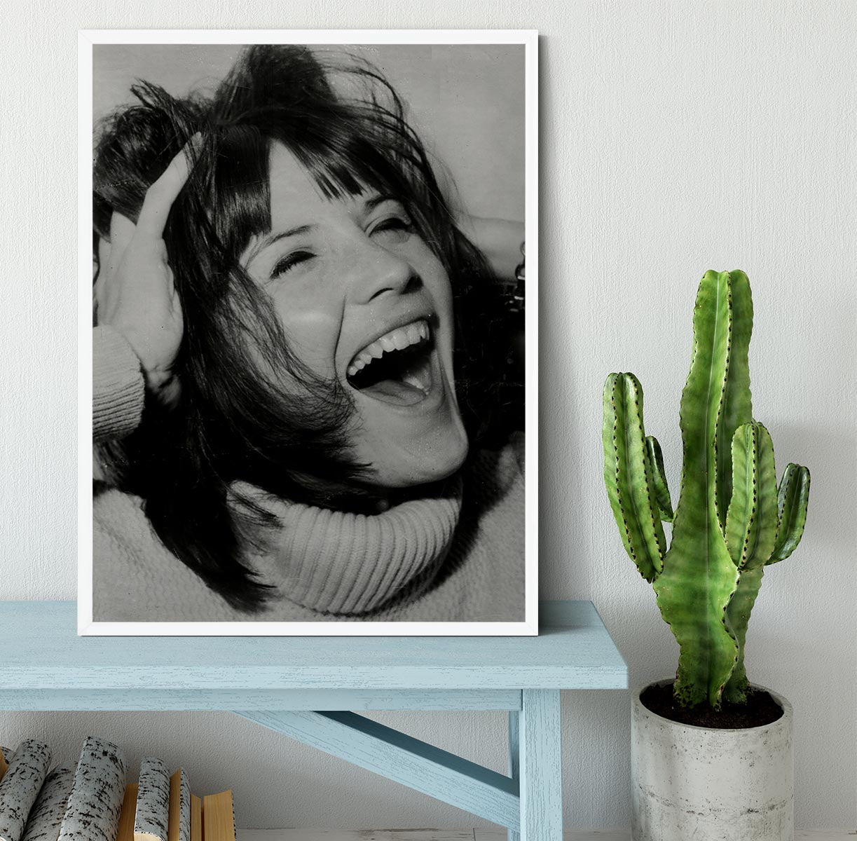 Sandie Shaw laughing Framed Print - Canvas Art Rocks -6