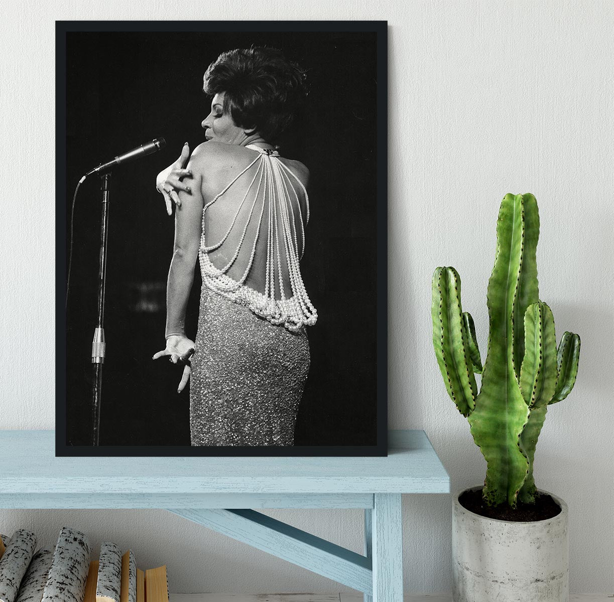 Shirley Bassey on stage Framed Print - Canvas Art Rocks - 2