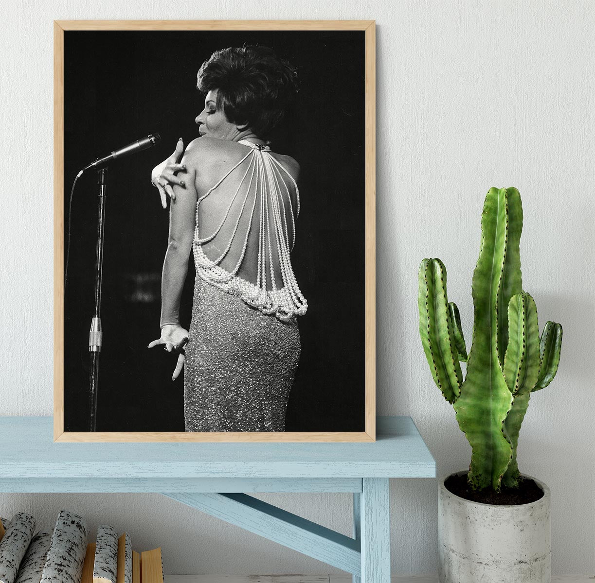 Shirley Bassey on stage Framed Print - Canvas Art Rocks - 4