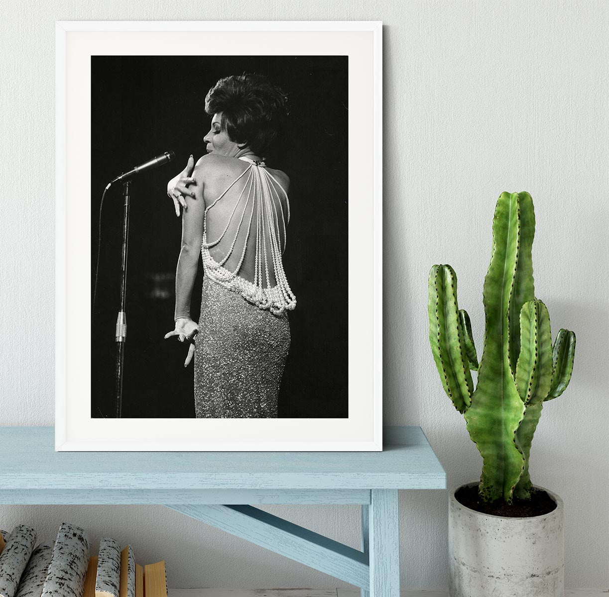 Shirley Bassey on stage Framed Print - Canvas Art Rocks - 5