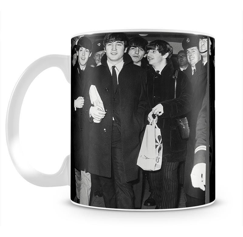 The Beatles arrive at London Airport Mug - Canvas Art Rocks - 2