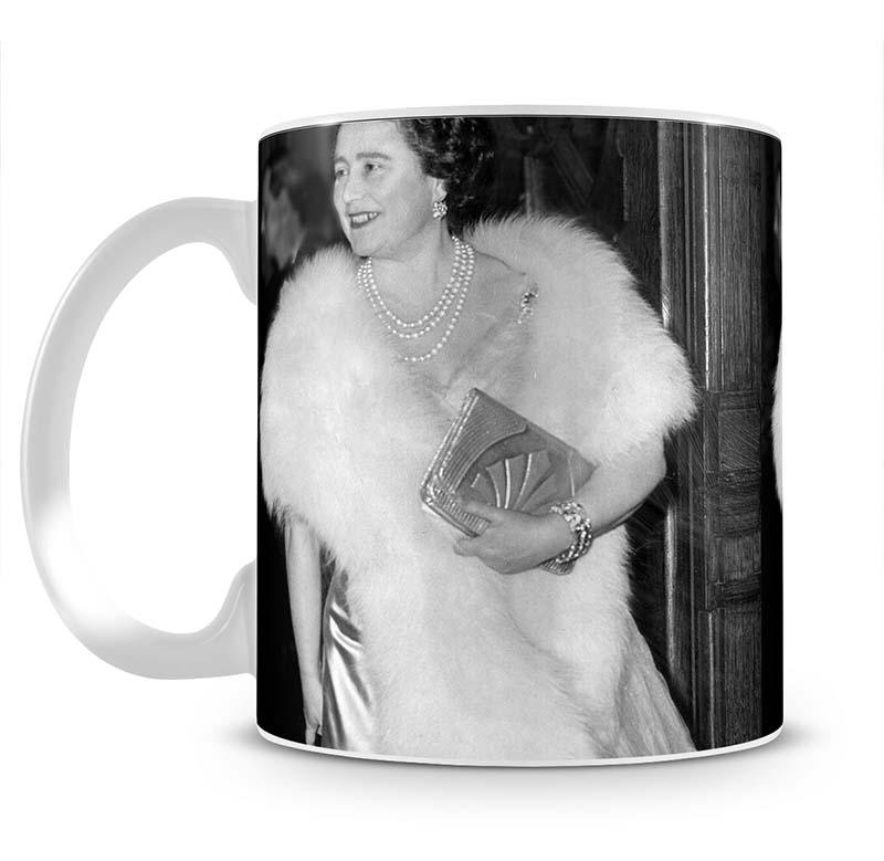 The Queen Mother on a night out at the Coliseum Mug - Canvas Art Rocks - 2
