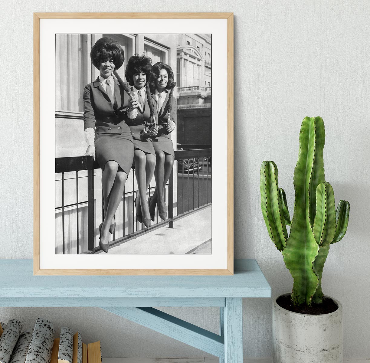 The Supremes in London Framed Print - Canvas Art Rocks - 3