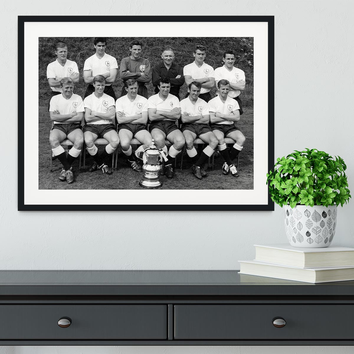 Tottenham Hotspur Team 1962-63 With FA Cup Framed Print - Canvas Art Rocks - 1
